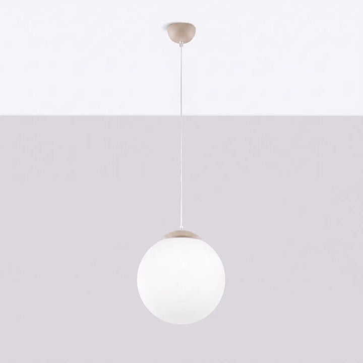 Suspension Ugo à globe en verre blanc et monture taupe, éteinte