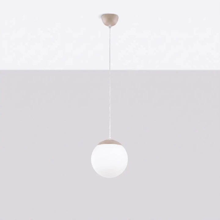 Suspension Ugo à globe en verre blanc et monture taupe, éteinte