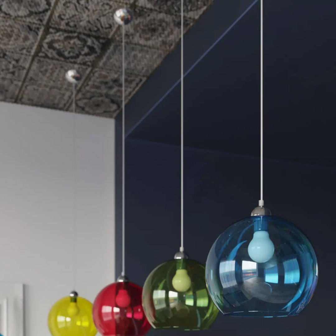 Suspension Ball à globe en verre jaune, allumée