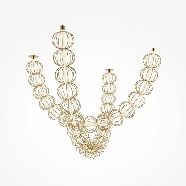 Suspension luminaire golden cage xxl en fil métallique doré avec orbes en verre disposés en v cascade