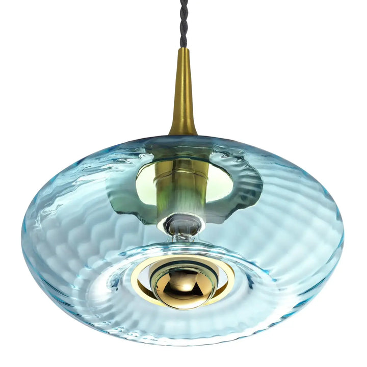 Suspension grace en verre soufflé bleu translucide avec motifs ondulés et accents en laiton modèle grace moderne