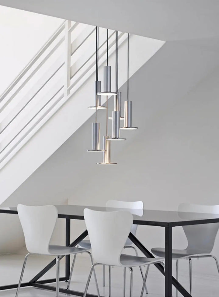 Suspension Cielo Plus Chandelier argentée à 7 suspensions dans un intérieur