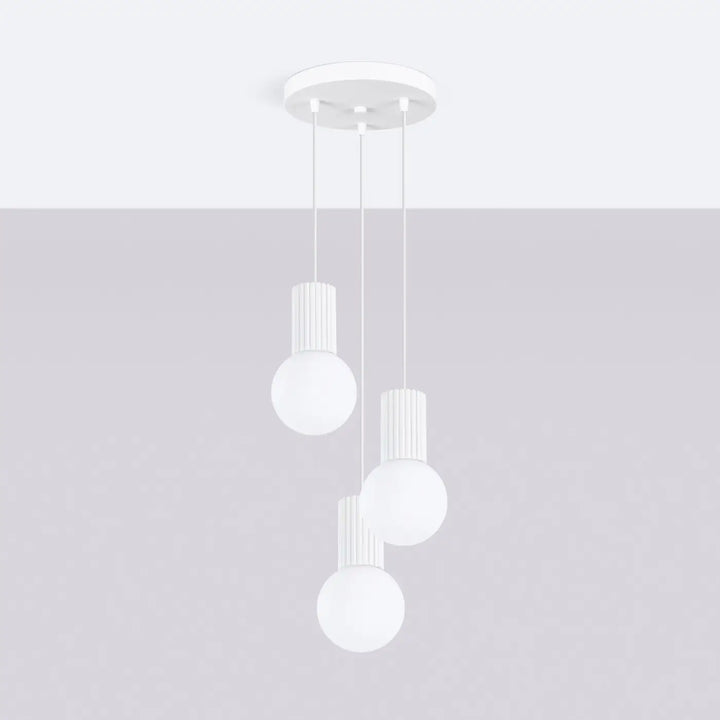 Suspension Halo blanche en grappe à globes opalins, éteinte