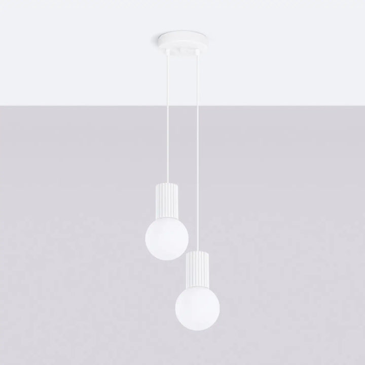Suspension Halo blanche en grappe à globes opalins, éteinte