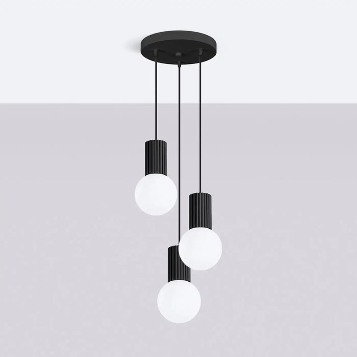 Suspension Halo noire en grappe à globes opalins, éteinte