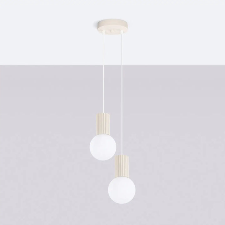 Suspension Halo beige en grappe à globes opalins, éteinte