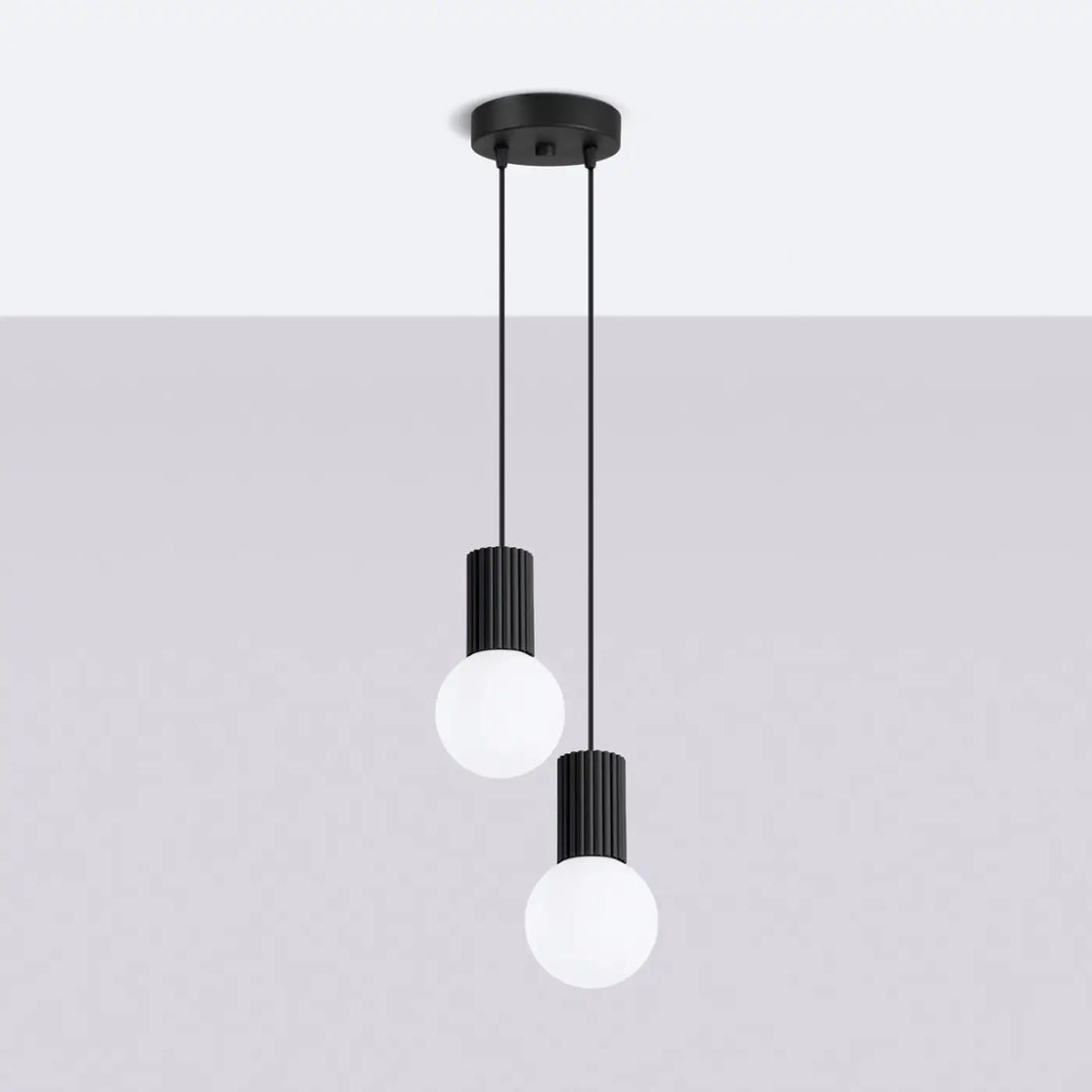 Suspension Halo noire en grappe à globes opalins, éteinte