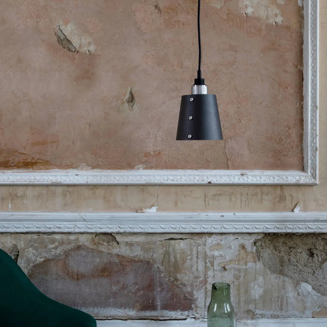 Suspension Hooked 1.0 petit modèle dans un intérieur #couleur_argent