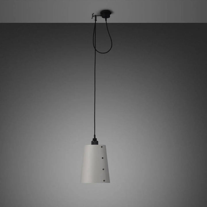 Suspension Hooked 1.0 grand modèle à abat-jour coloris pierre, finition bronze fumé #couleur_gris