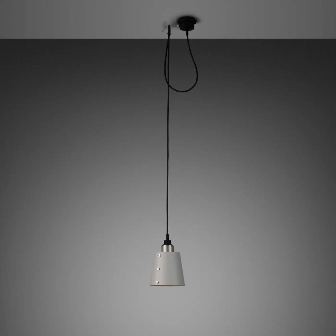 Suspension Hooked 1.0 petit modèle à abat-jour coloris pierre, finition acier #couleur_argent