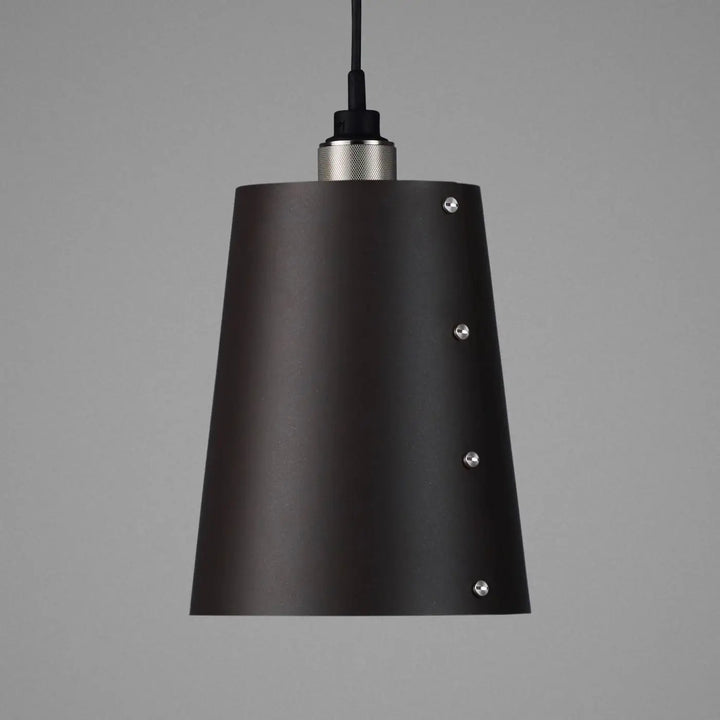 Suspension Hooked 1.0 grand modèle en finition acier avec abat-jour en métal graphite #couleur_argent
