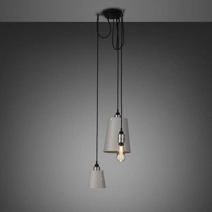 Suspension Hooked 3.0 à abat-jour coloris pierre, finition acier, câble de 2,6 m #couleur_argent