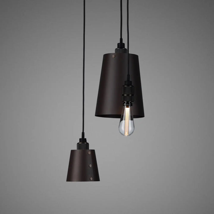 Suspension Hooked 3.0 en finition bronze fumé avec abat-jour en métal graphite #couleur_gris
