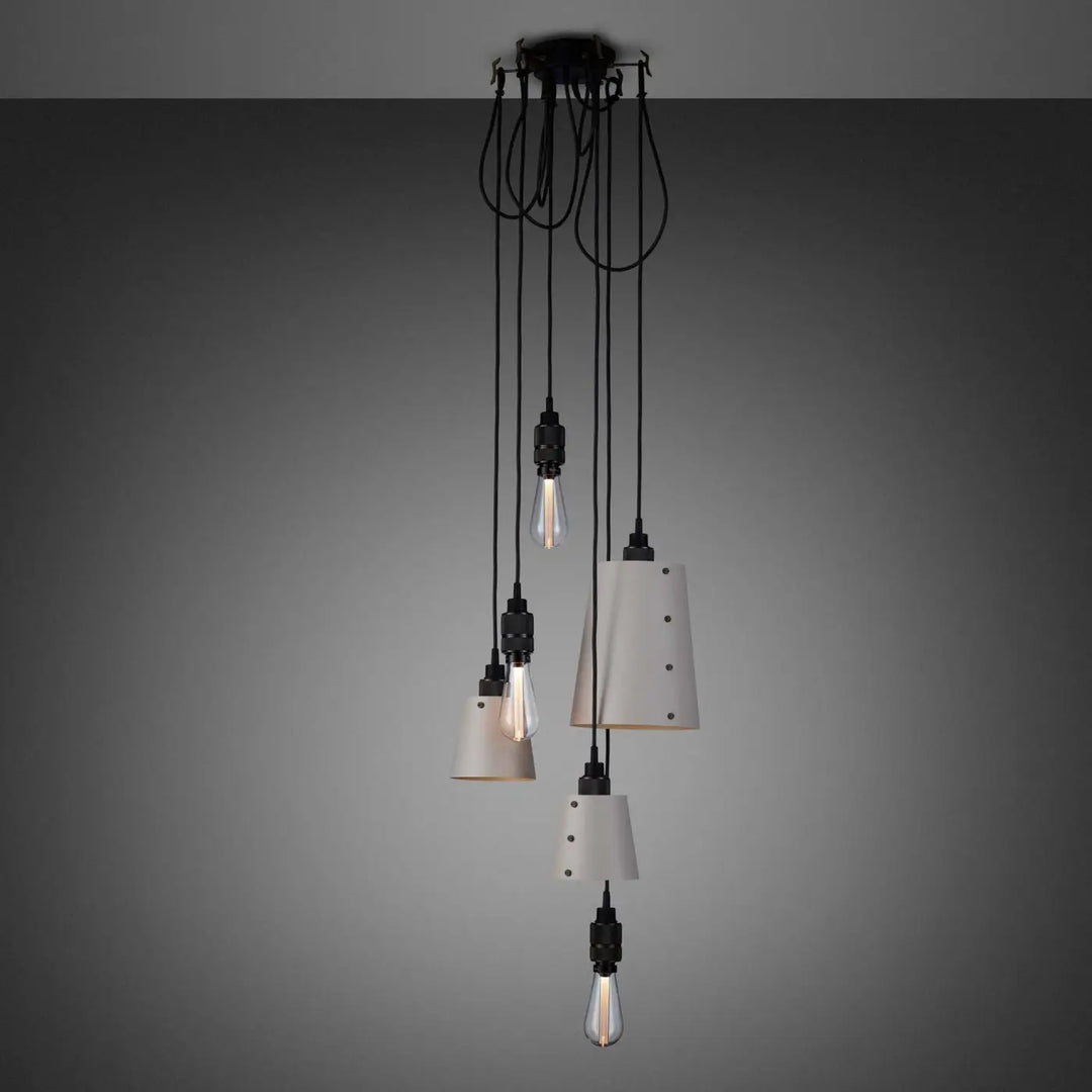 Suspension Hooked 6.0 à abat-jour coloris pierre, finition bronze fumé, câble de 2,6 m #couleur_gris