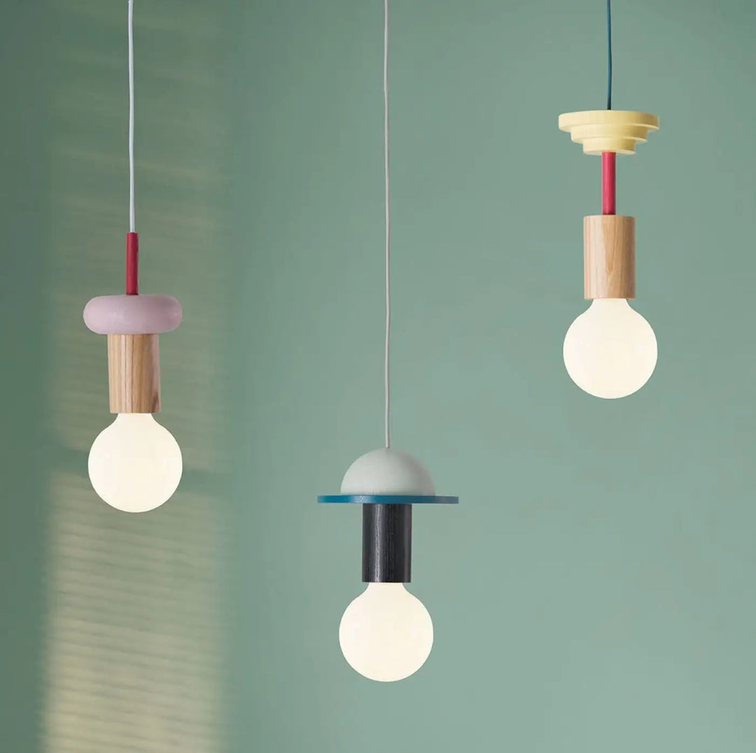 Suspension Junit Crescent de Schneid Studio en bois tourné