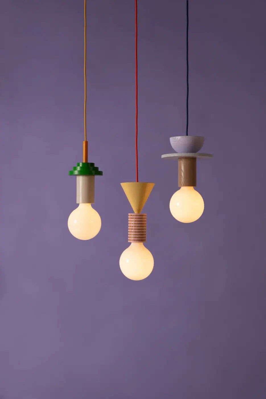 Suspension en bois Junit Fruta et son ampoule globe opaline