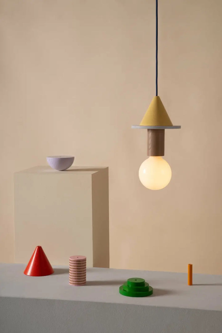 Suspension Junit Meringe de Schneid Studio en bois tourné