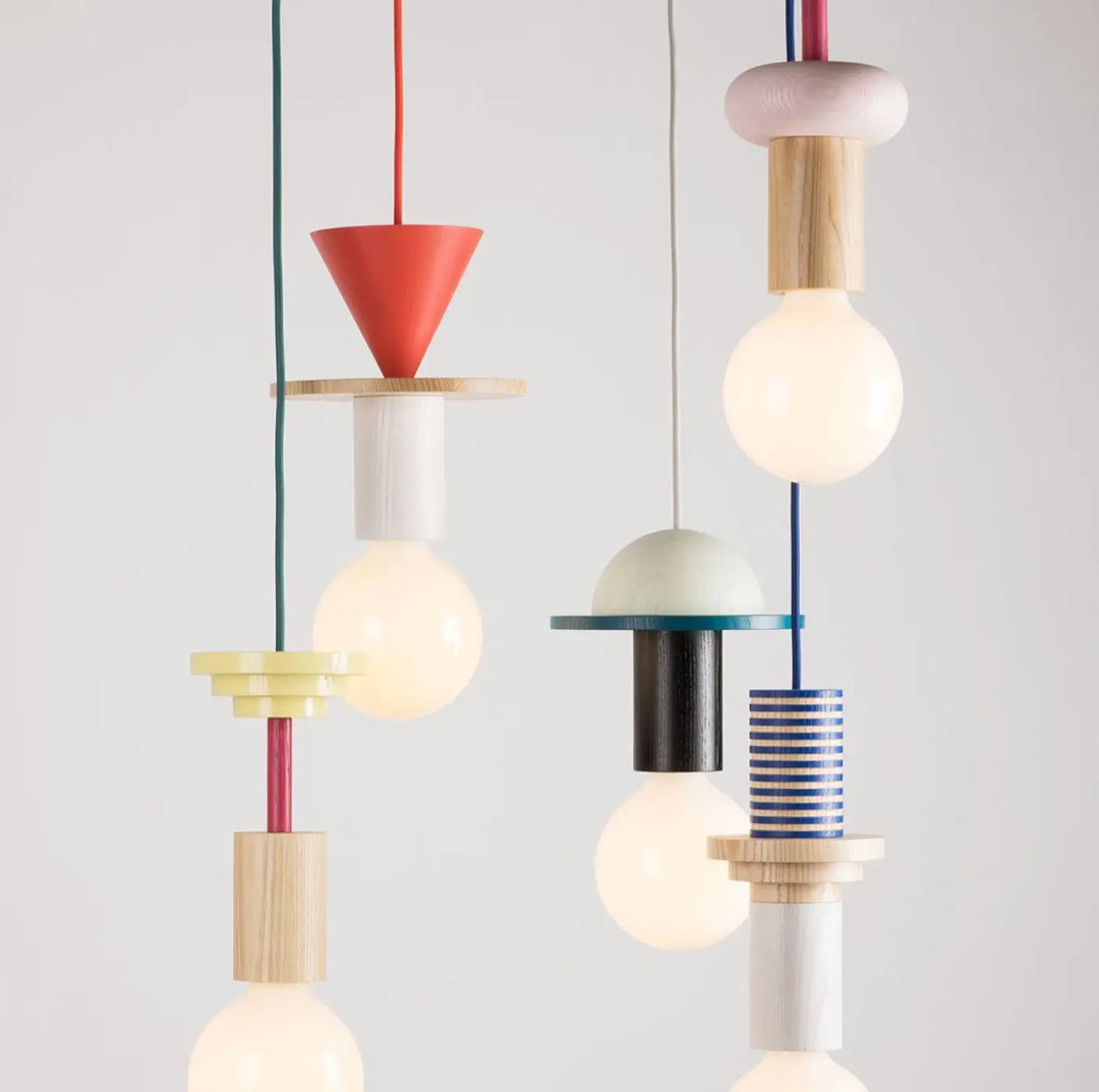 Suspension en bois Junit Record et son ampoule globe opaline