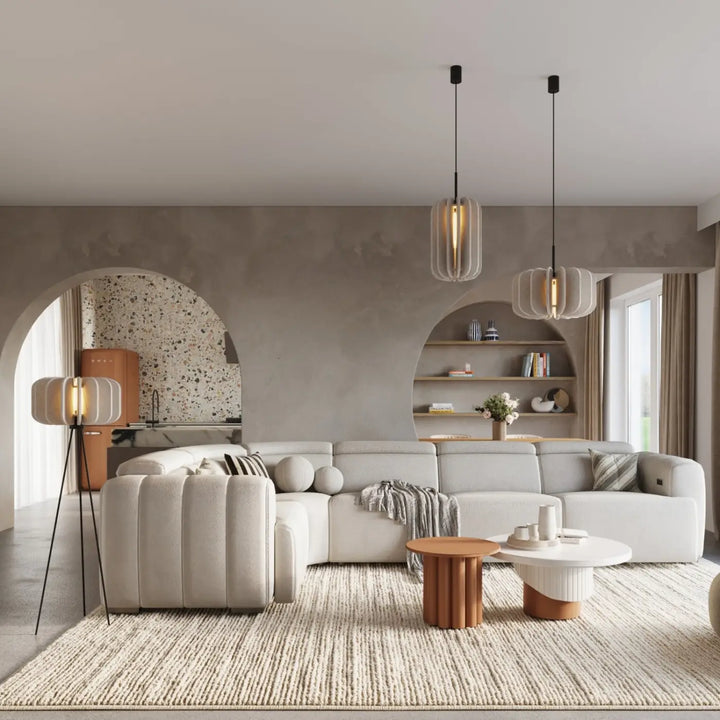 Suspension Mula à lamelles de feutre beige dans un intérieur contemporain