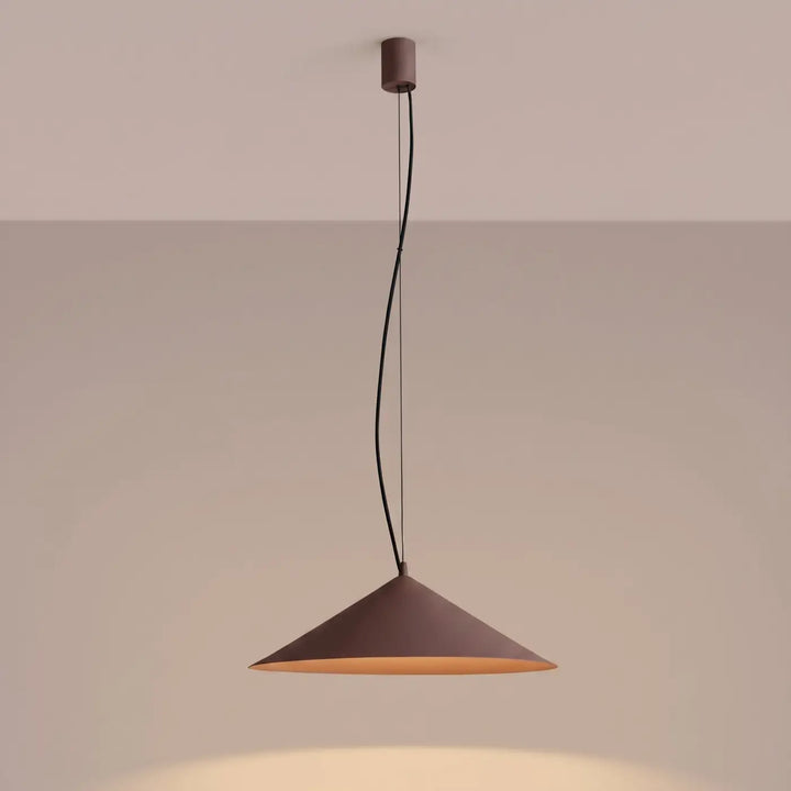 Suspension FINT marron allumée, lumière vers le bas
