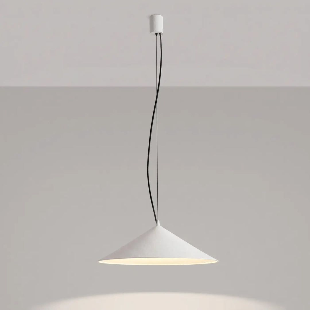 Suspension FINT blanc allumée, lumière vers le bas