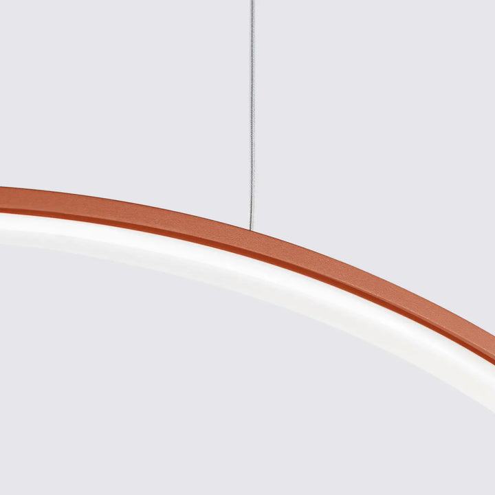 Suspension anneau RIO ocre rouge allumée, détail de l'anneau