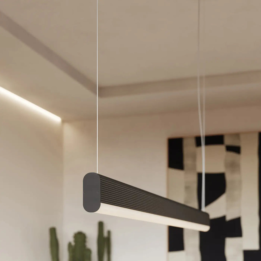 Suspension FARGE noir dans un intérieur, vue rapprochée