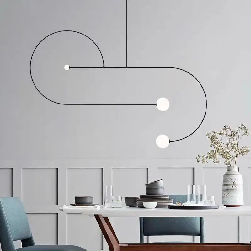 Suspension LED Design Minimaliste Noire Avec Boules Blanches

