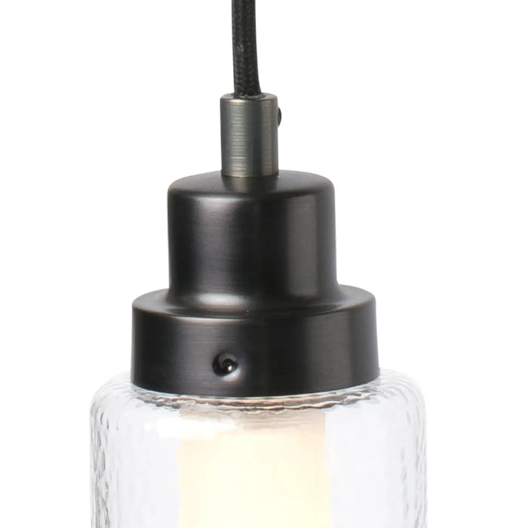 Détail du diffuseur en verre de la suspension Brume