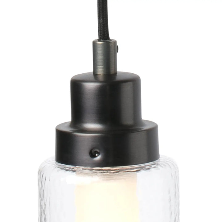 Détail du diffuseur en verre de la suspension Brume
