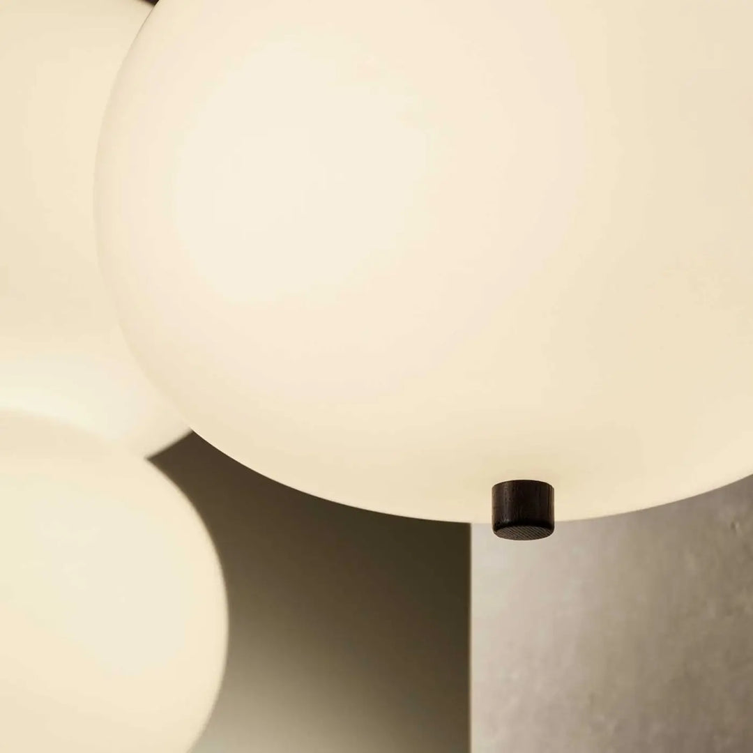 Suspension Ilargi en bois foncé en situation dans un intérieur #couleur_bois_fonce