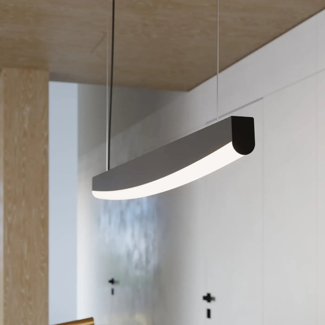 Suspension JORUN noir dans un intérieur, vue rapprochée