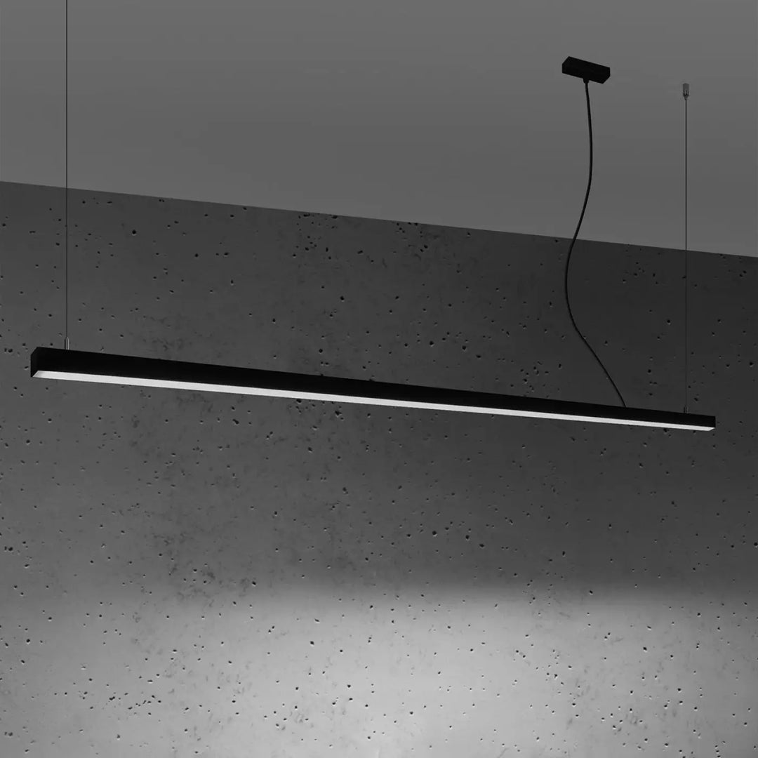 Suspension linéaire PINNE noir allumée, suspendue