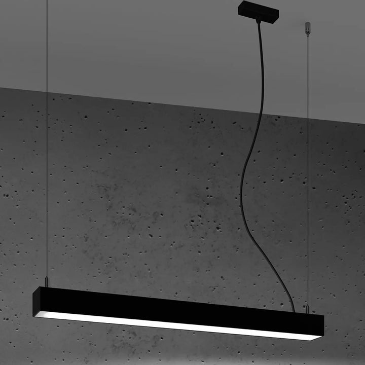 Suspension linéaire PINNE noir allumée, suspendue