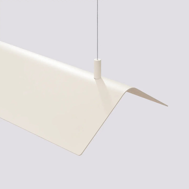 Suspension ELVA beige éteinte, détail du pli