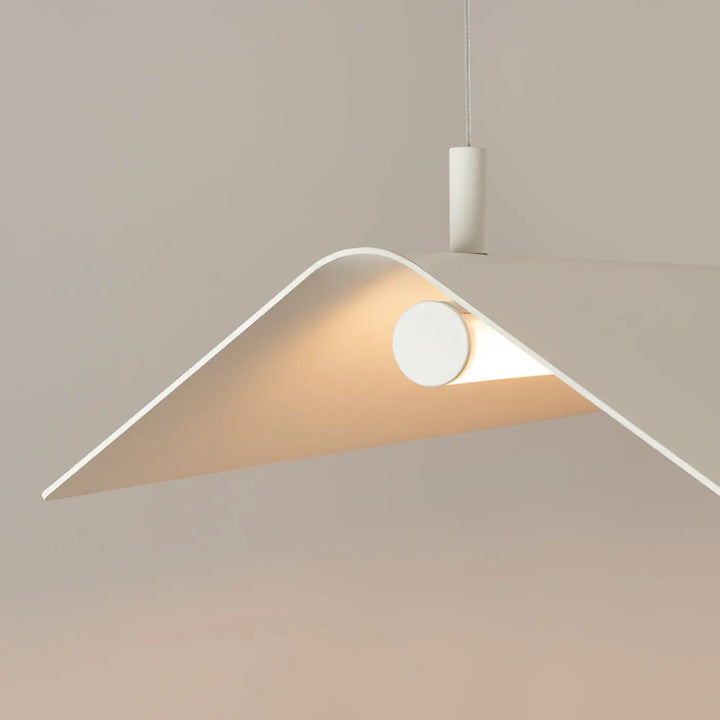 Suspension ELVA beige allumée, vue de profil