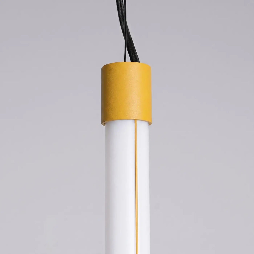Suspension tube TRANG jaune détail de l'embout