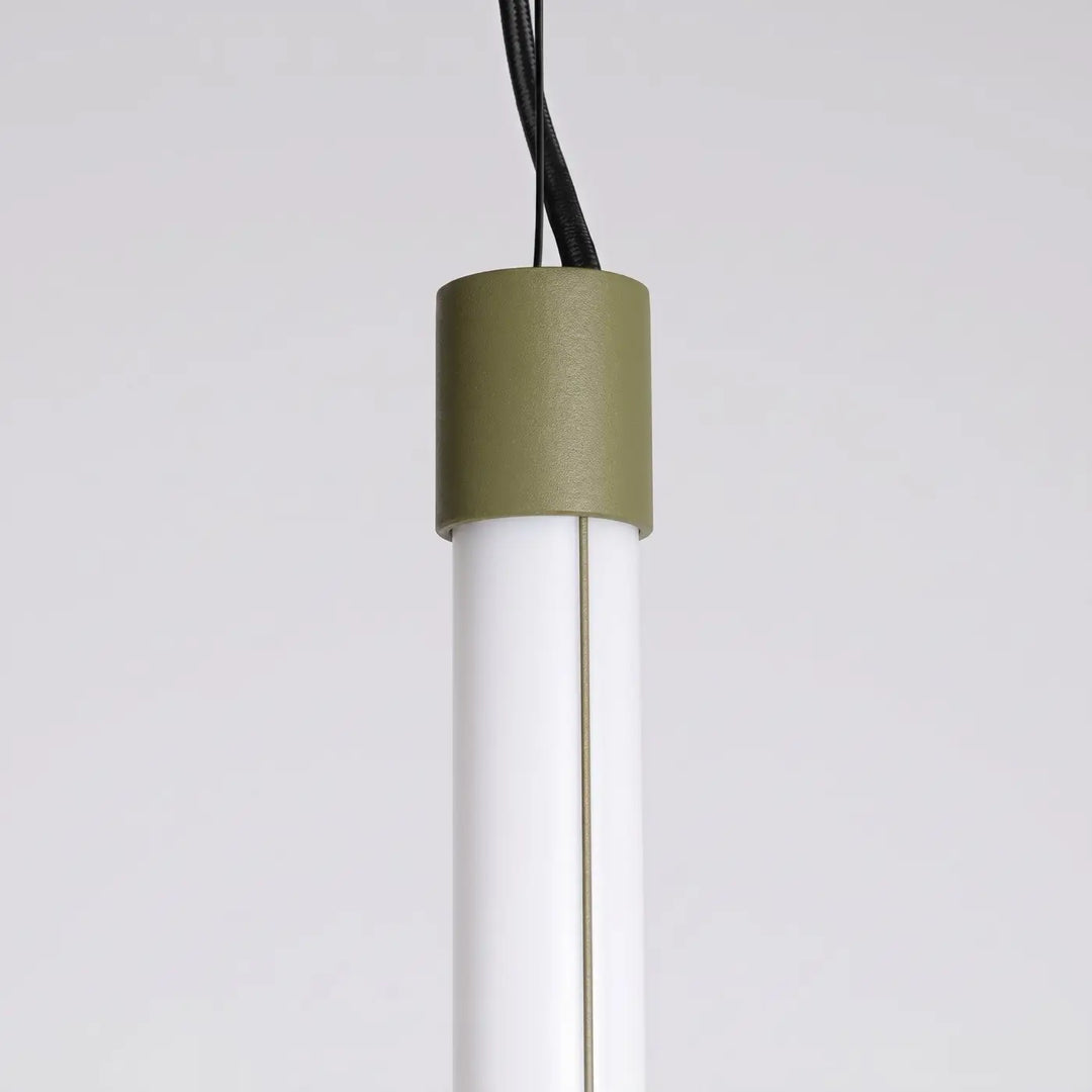 Suspension tube TRANG vert olive détail de l'embout