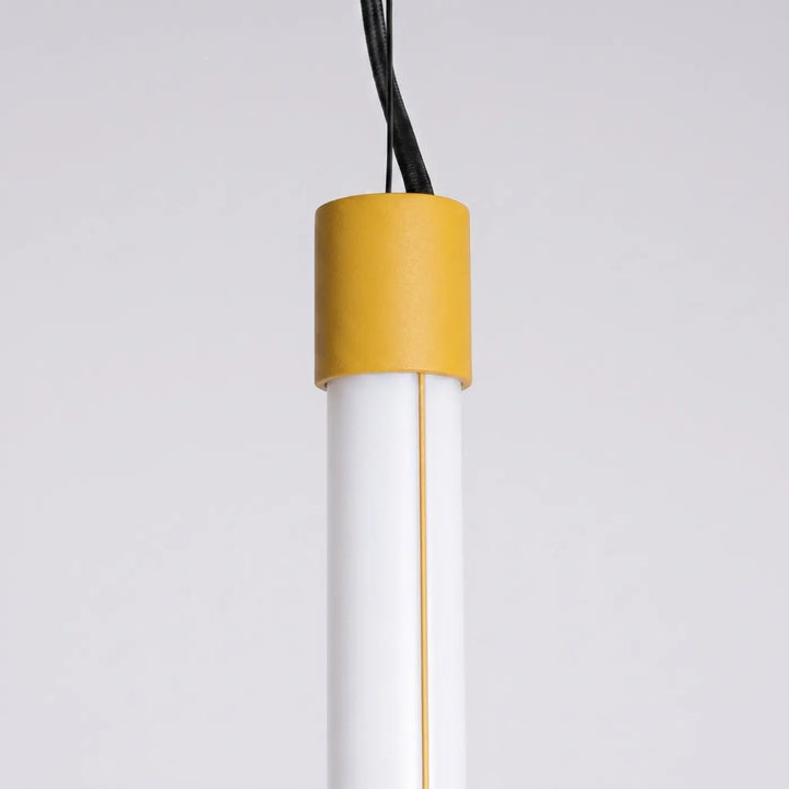 Suspension tube TRANG jaune détail de l'embout