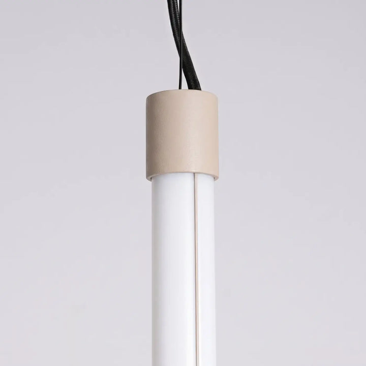Suspension tube TRANG taupe détail de l'embout