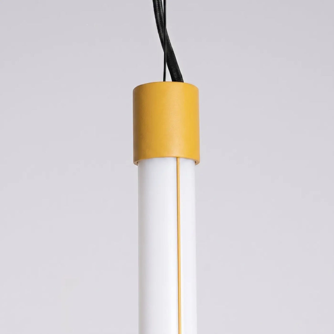 Suspension tube TRANG jaune détail de l'embout