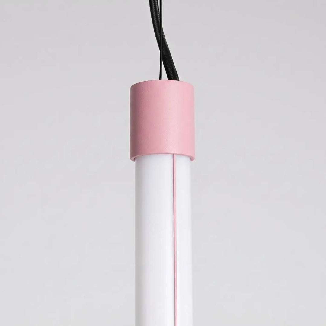 Suspension tube TRANG rose détail de l'embout