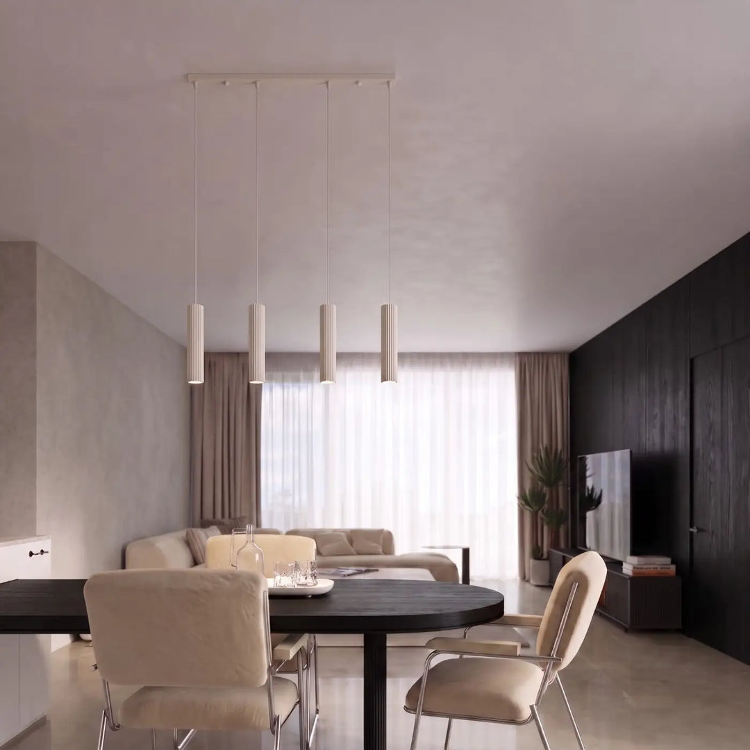 Suspension Karbon beige en ligne à cylindres nervurés dans un intérieur contemporain