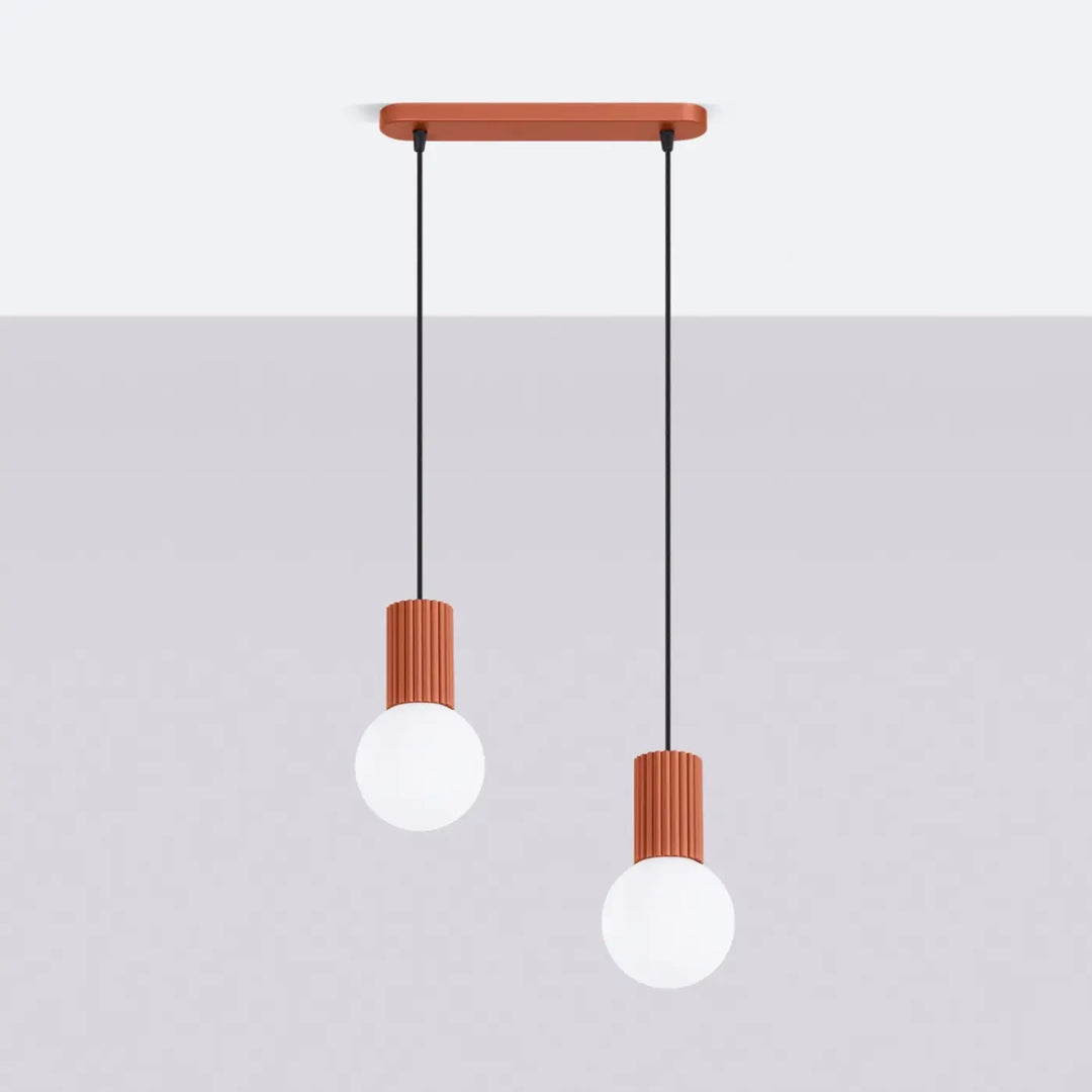 Suspension Halo ocre rouge en ligne à globes opalins, éteinte