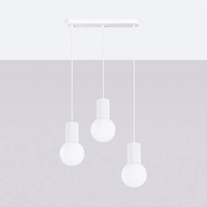 Suspension Halo blanche en ligne à globes opalins, éteinte