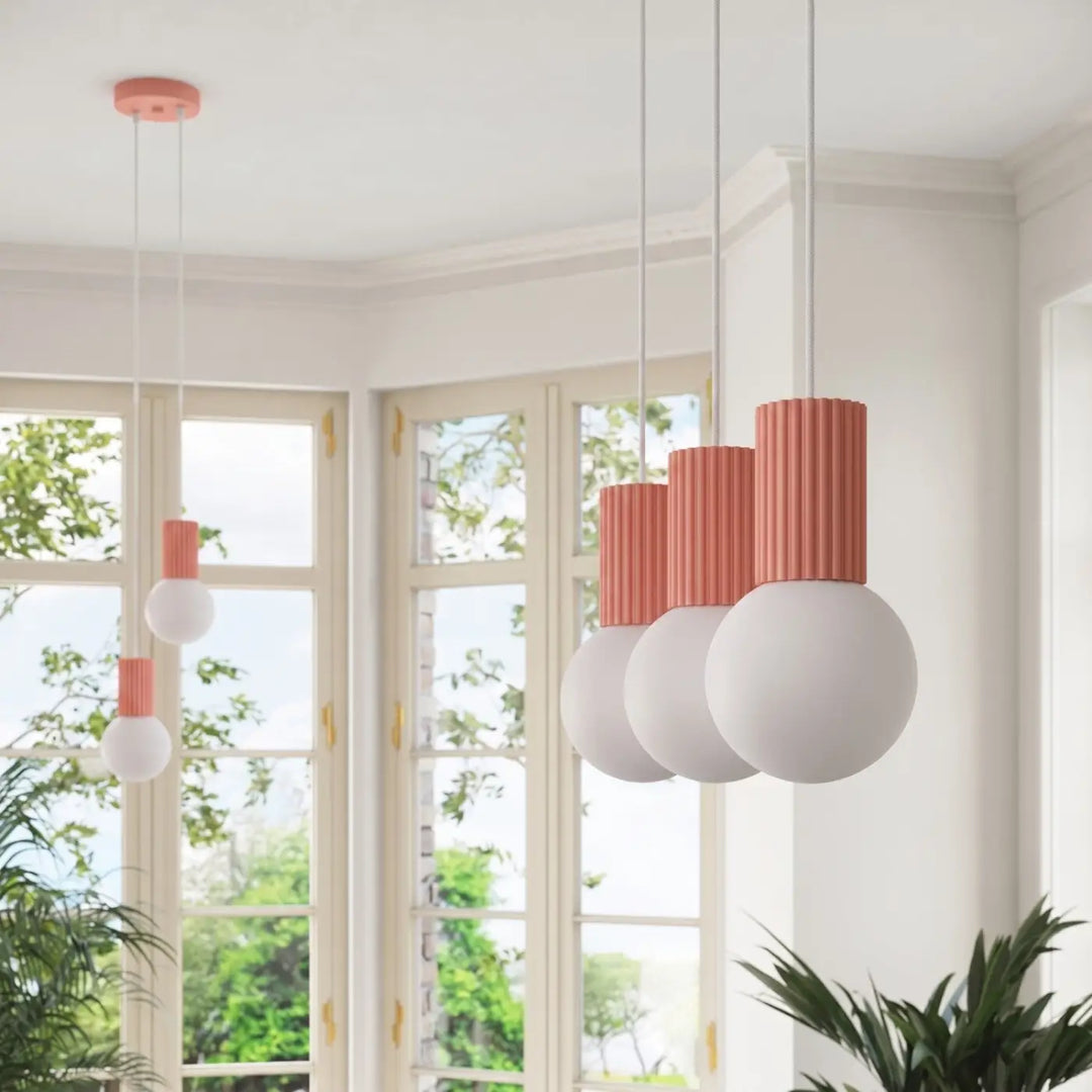 Suspension Halo pêche en ligne à globes opalins, allumée