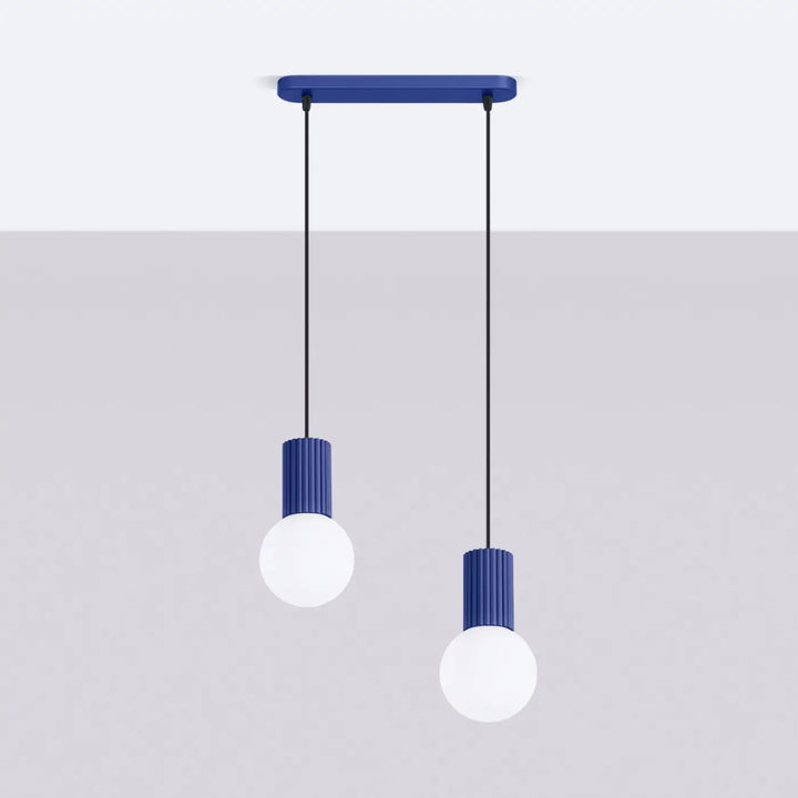 Suspension Halo outremer en ligne à globes opalins, éteinte