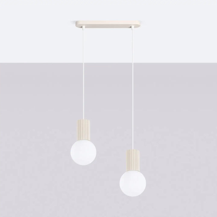 Suspension Halo beige en ligne à globes opalins, éteinte