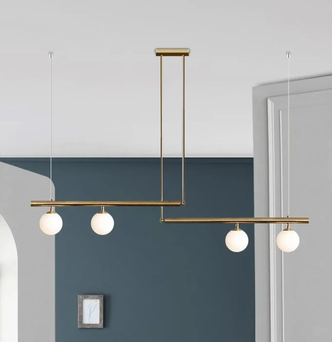 Suspension linéaire dorée avec globes en verre style moderne