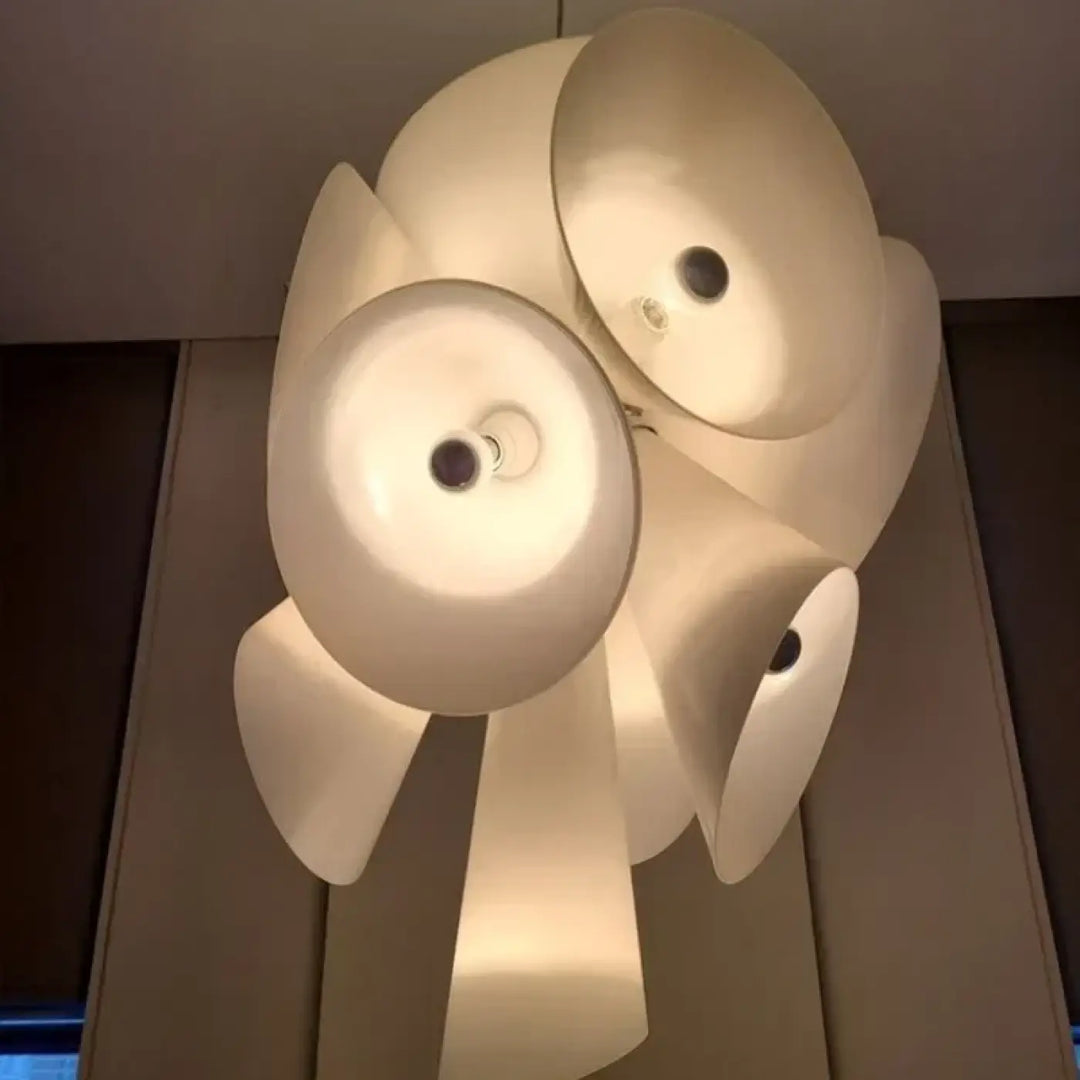 Suspension luminaire artistique en verre blanc effet fleur opalin
